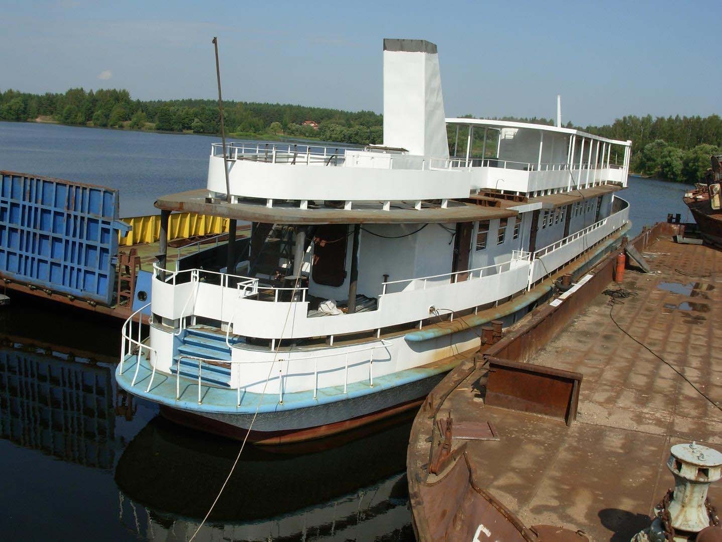 Александр Клубов на плаву, вид с кормы, этап работ 2009 года